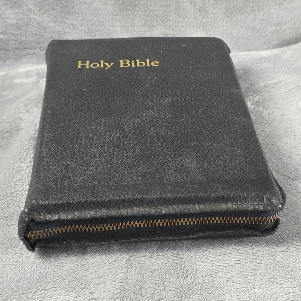 Vintage KJV Holy‎ Bible Concordance Dictionary Zippered Revised Red Letter World